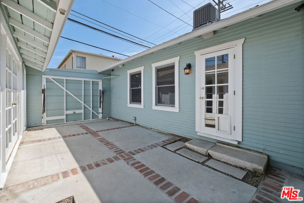 2213 Arizona Avenue Property Photo 15
