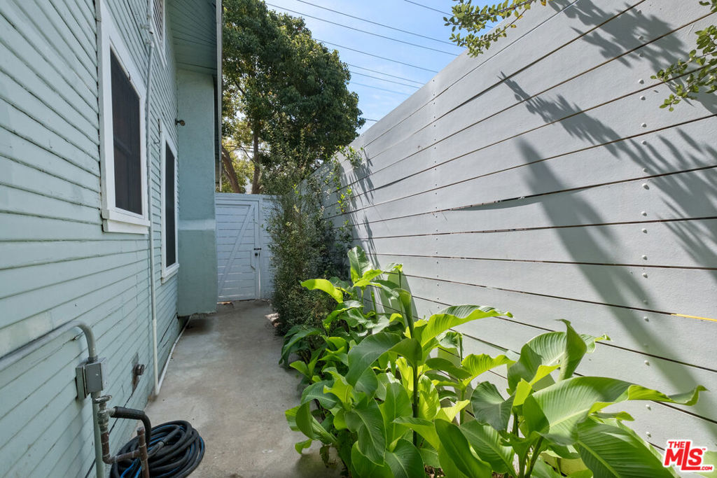 2213 Arizona Avenue Property Photo 16