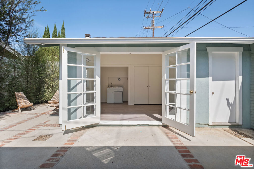 2213 Arizona Avenue Property Photo 17