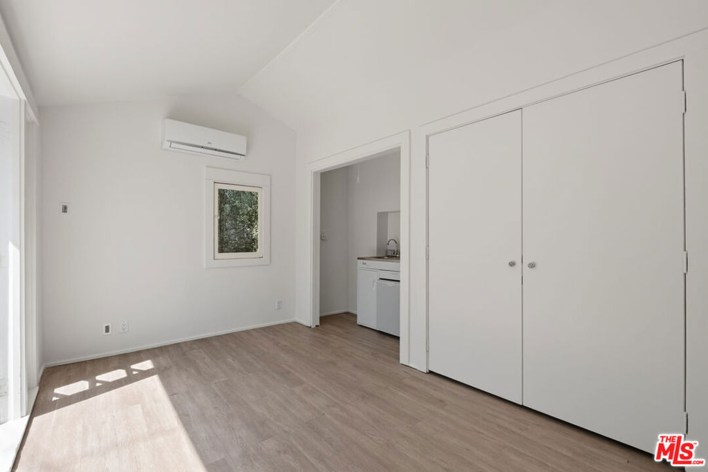 2213 Arizona Avenue Property Photo 18