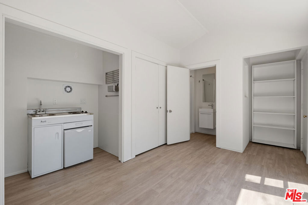 2213 Arizona Avenue Property Photo 19