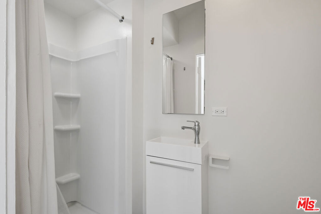 2213 Arizona Avenue Property Photo 21