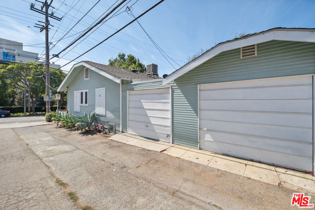 2213 Arizona Avenue Property Photo 22