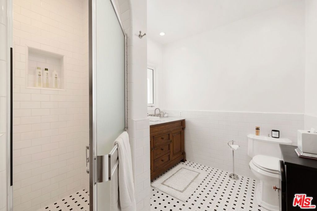 200 S Mccarty Drive Property Photo 19