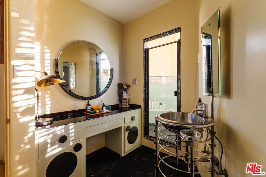 1530 N Easterly Terrace Property Photo 16