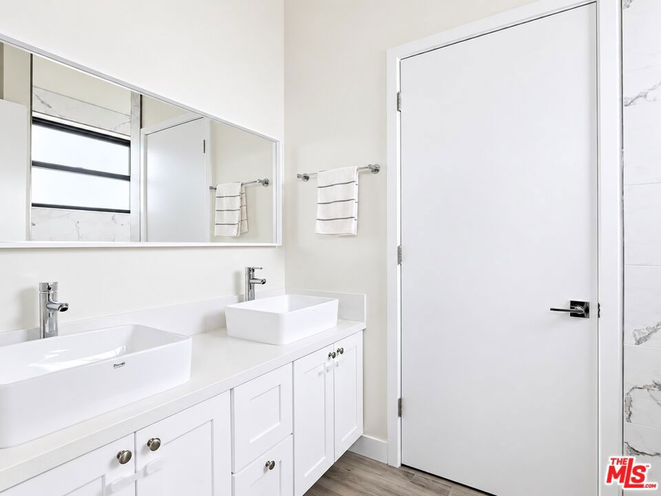 2479 Lake View Avenue Property Photo 10
