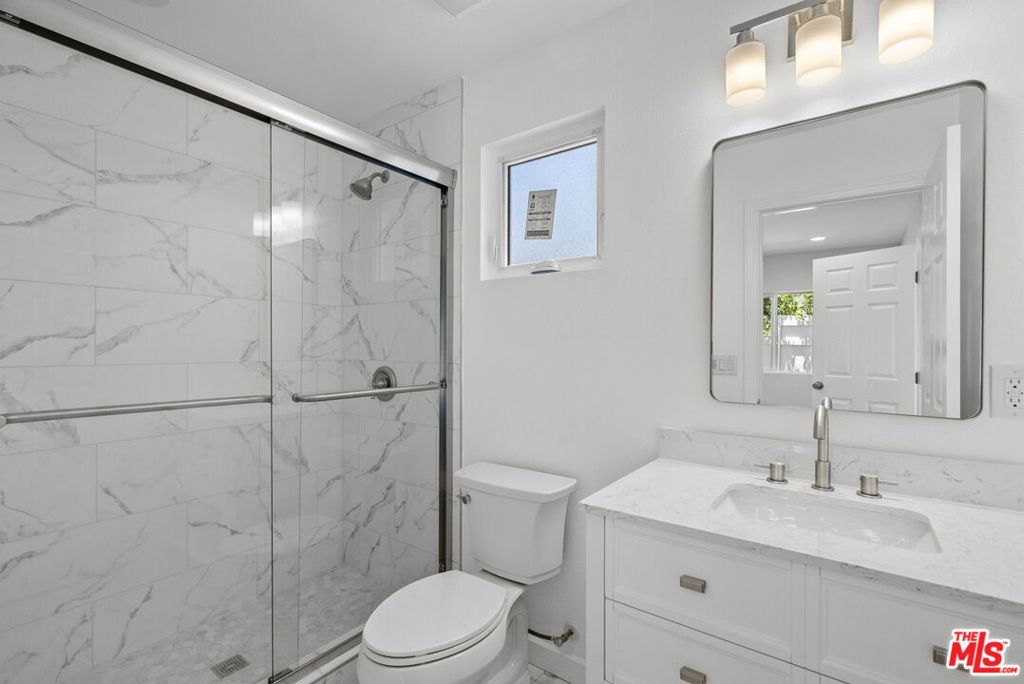 1745 W 39th Street Property Photo 23