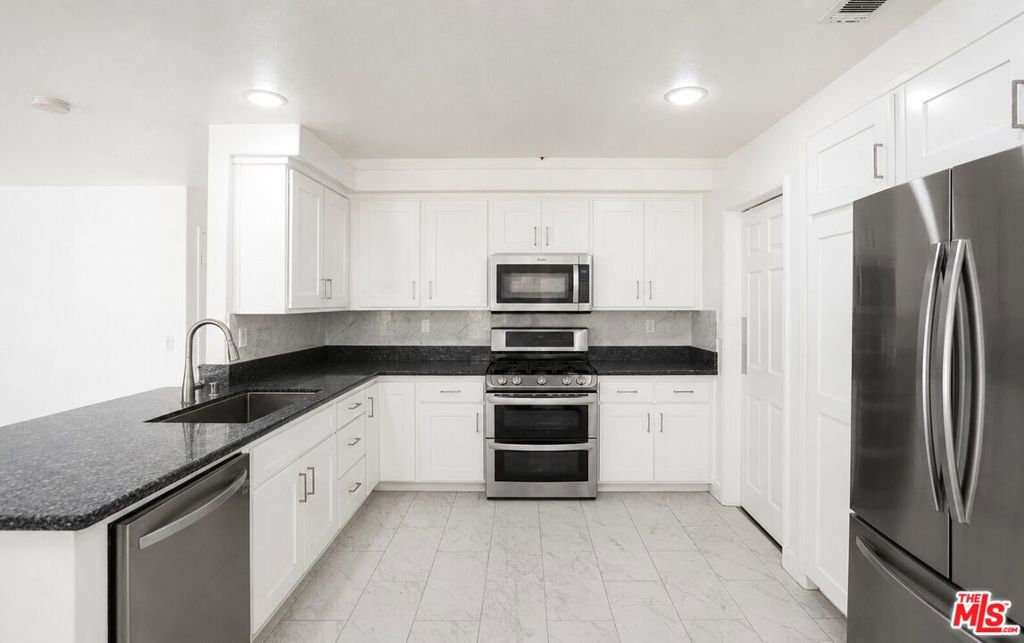 14930 Fernleaf Street Property Photo 6