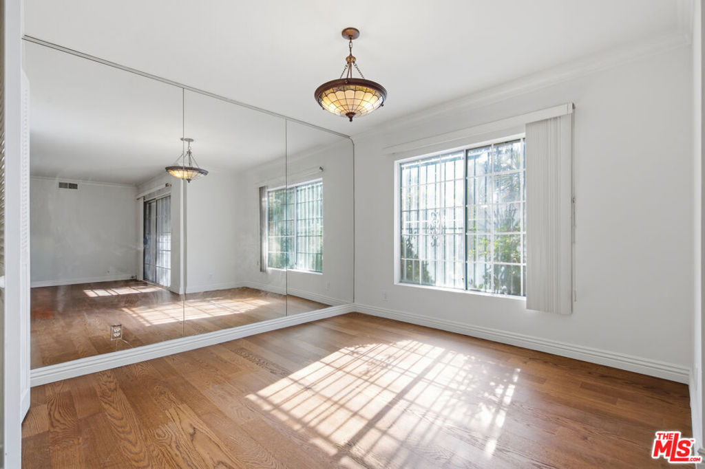 837 S Windsor Boulevard 6 Property Photo 7