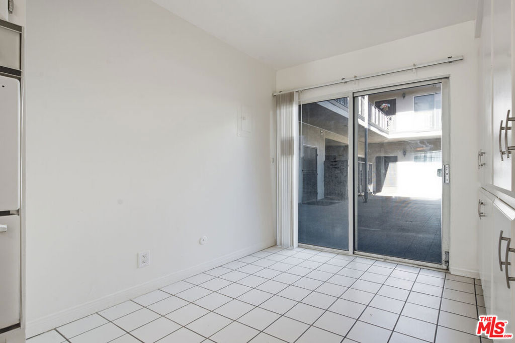 837 S Windsor Boulevard 6 Property Photo 11