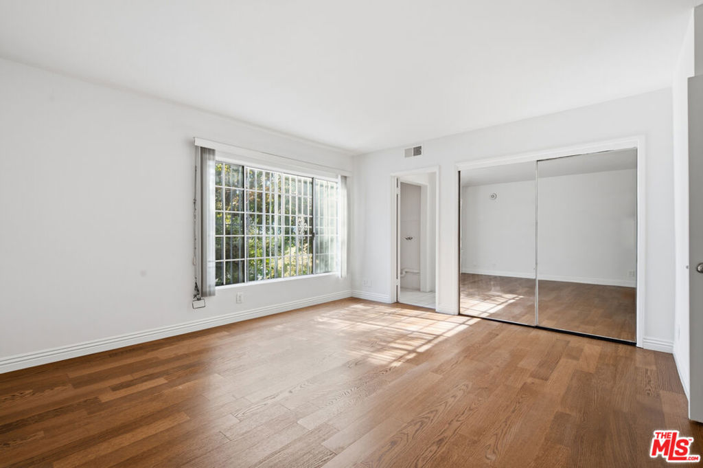 837 S Windsor Boulevard 6 Property Photo 13