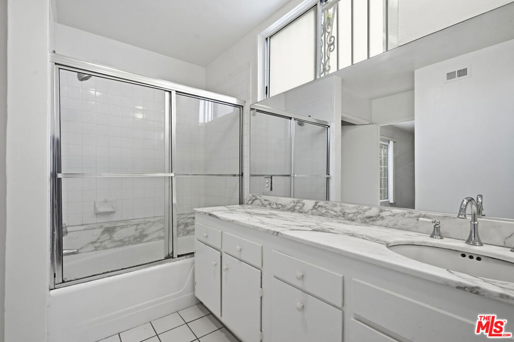 837 S Windsor Boulevard 6 Property Photo 16