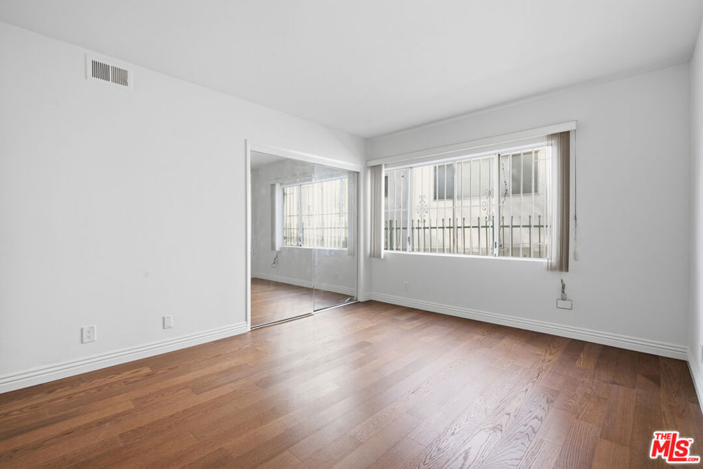 837 S Windsor Boulevard 6 Property Photo 19