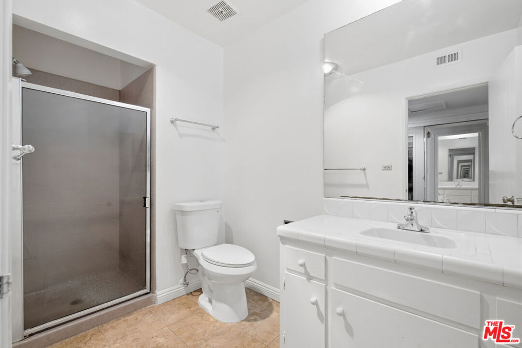 837 S Windsor Boulevard 6 Property Photo 20