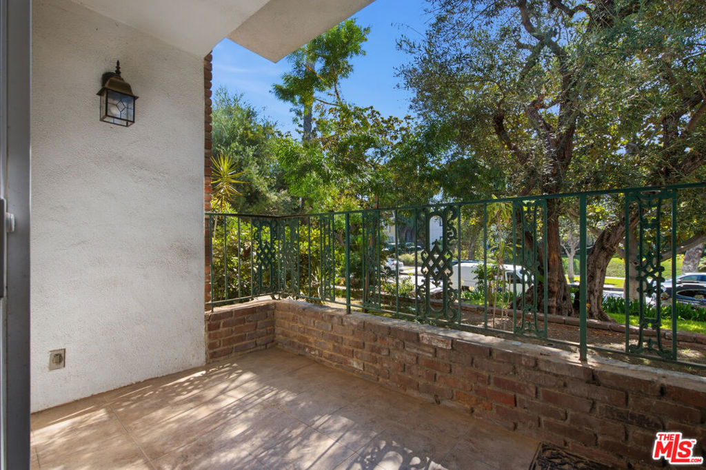 837 S Windsor Boulevard 6 Property Photo 22
