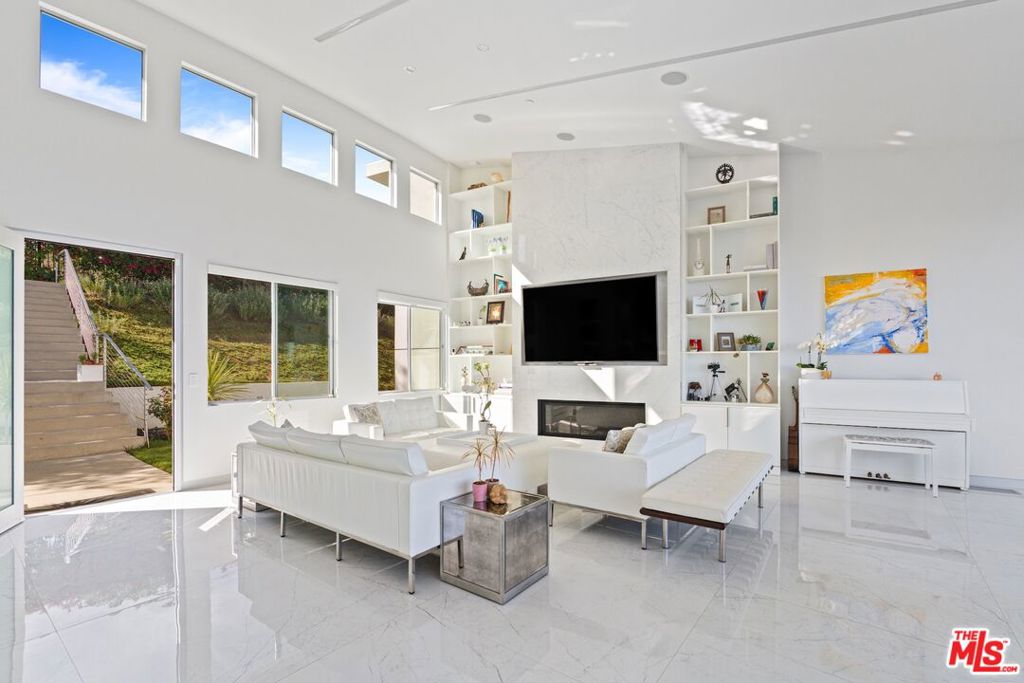28405 Via Acero Street Property Photo 6