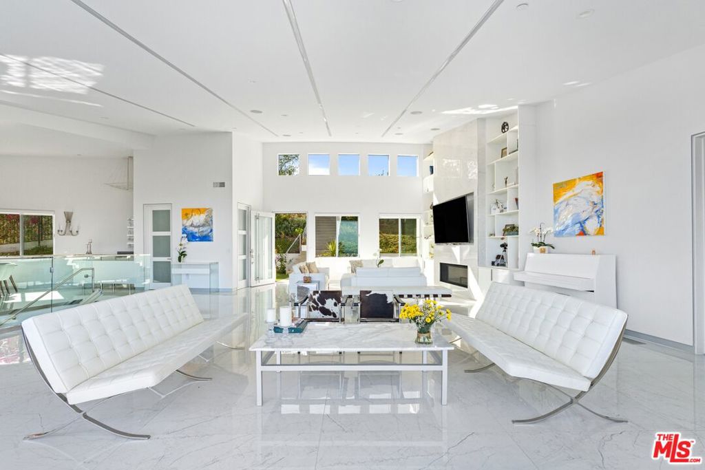 28405 Via Acero Street Property Photo 7