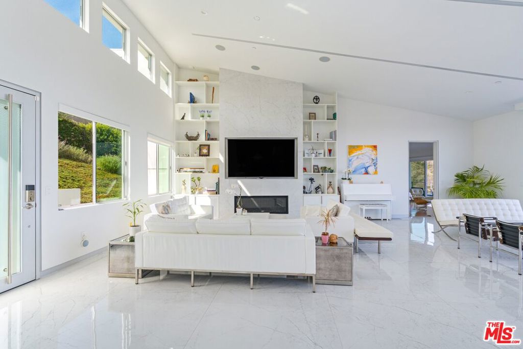 28405 Via Acero Street Property Photo 10