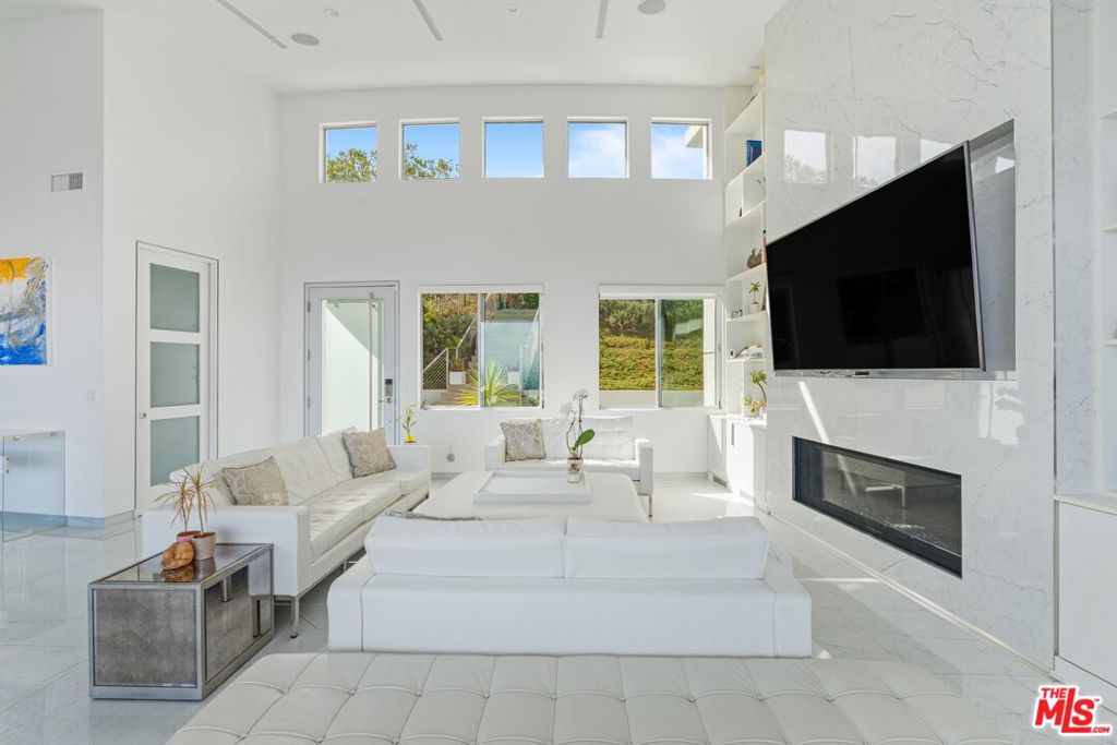 28405 Via Acero Street Property Photo 11