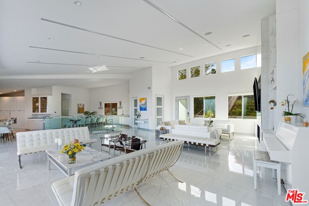 28405 Via Acero Street Property Photo 12