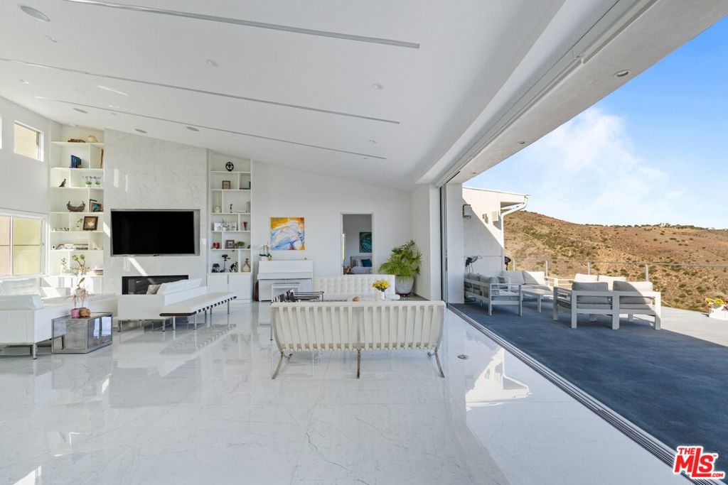 28405 Via Acero Street Property Photo 13