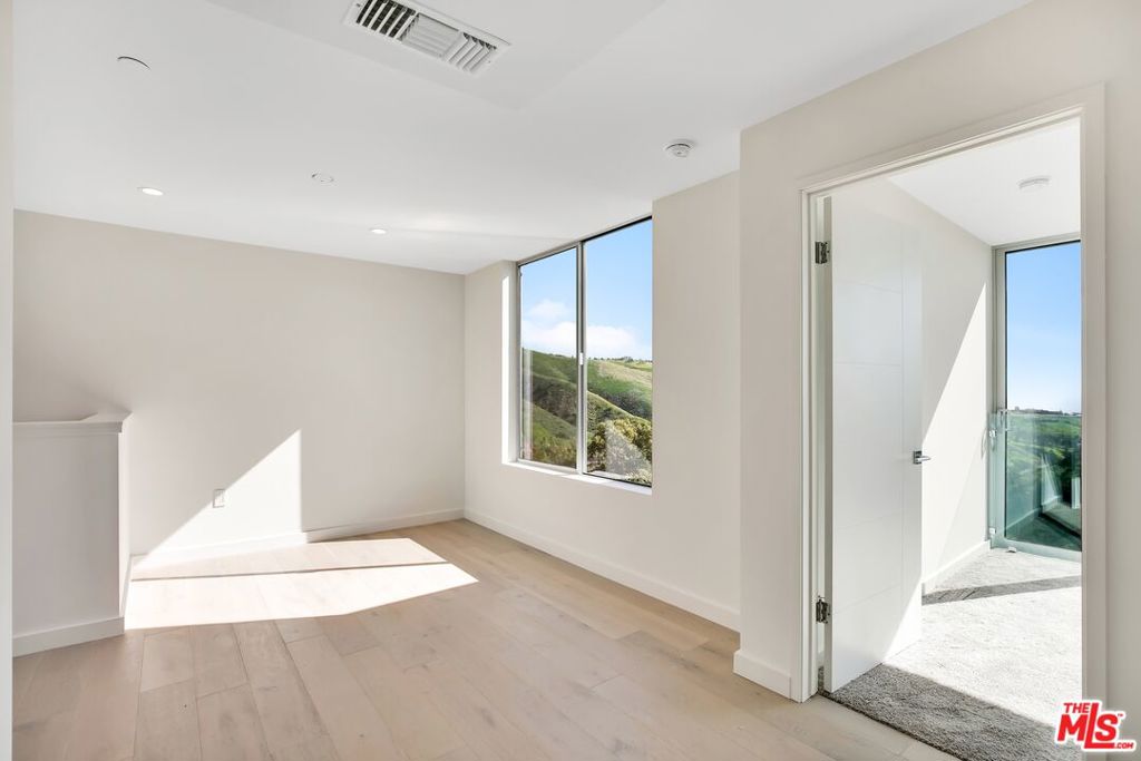 28405 Via Acero Street Property Photo 57