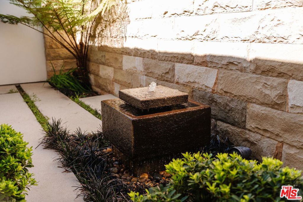 3642 Beverly Ridge Drive Property Photo 4