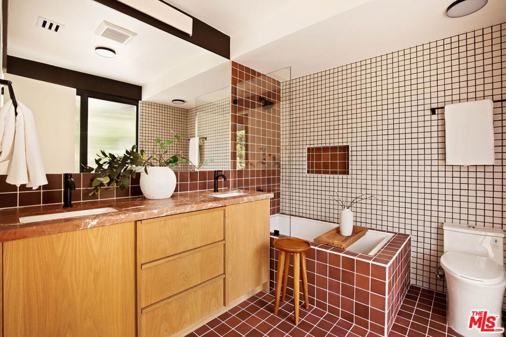 5649 Valley Oak Drive Property Photo 35