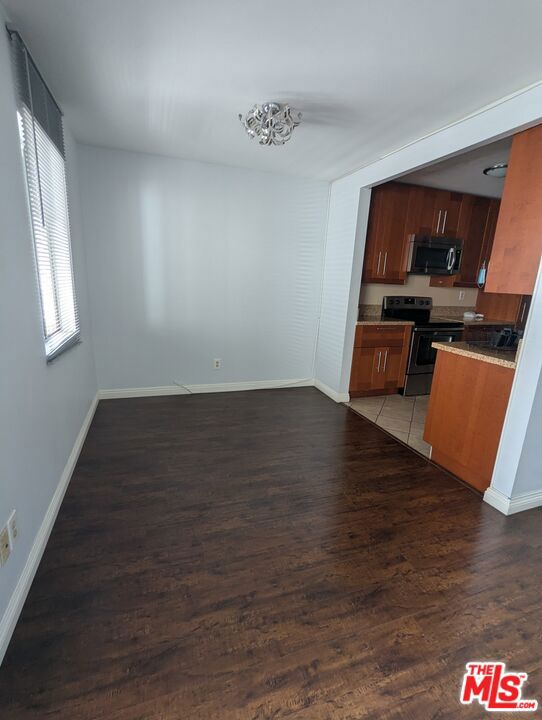 5412 Lindley Avenue 218 Property Photo 9