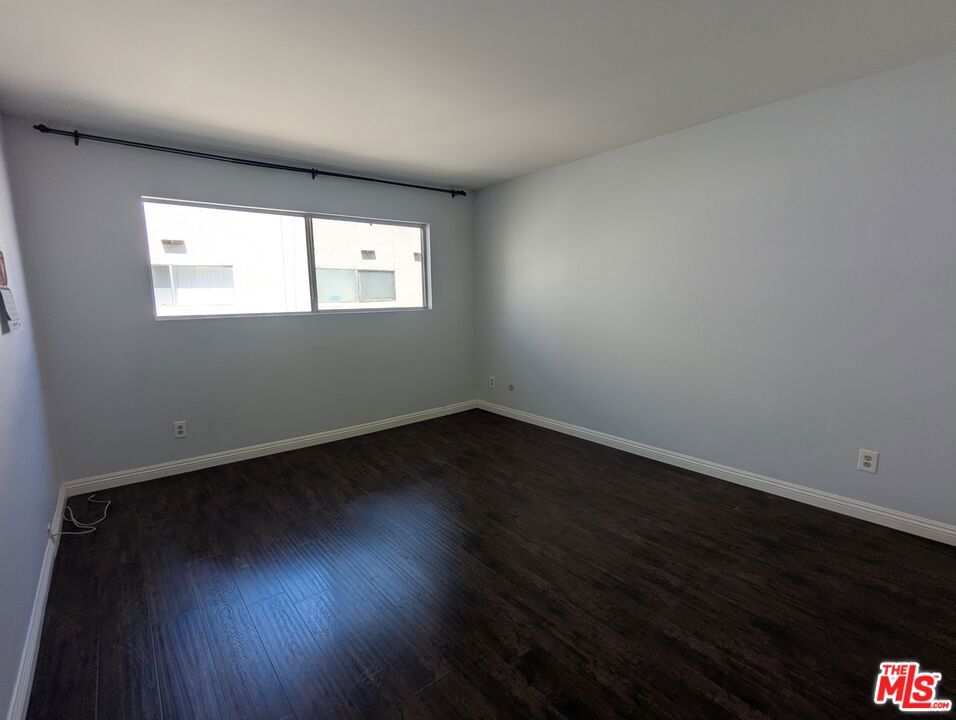 5412 Lindley Avenue 218 Property Photo 12