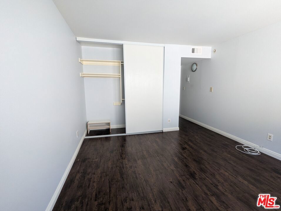 5412 Lindley Avenue 218 Property Photo 14