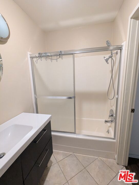 5412 Lindley Avenue 218 Property Photo 16
