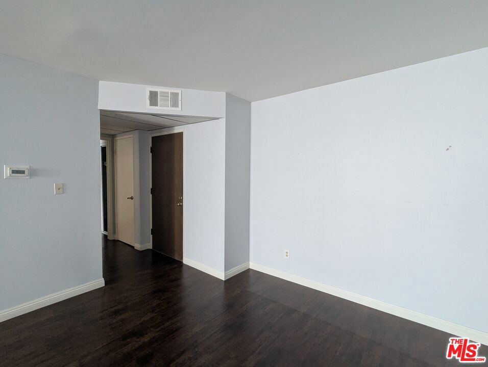 5412 Lindley Avenue 218 Property Photo 21
