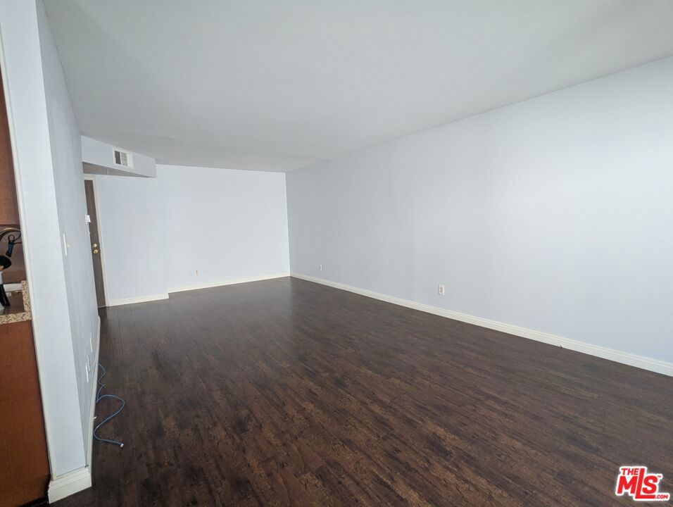 5412 Lindley Avenue 218 Property Photo 22