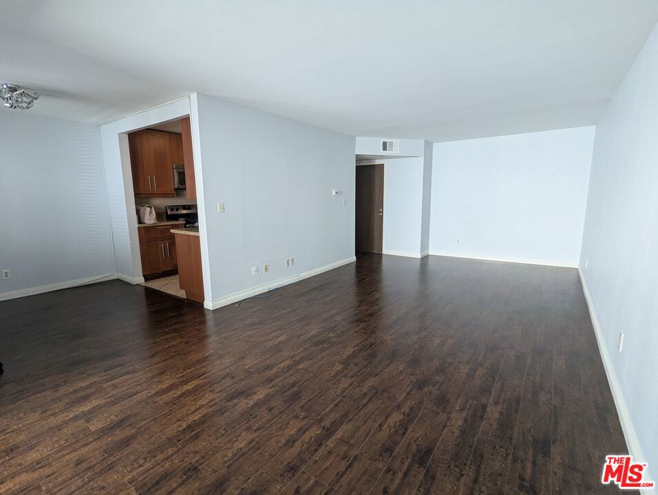 5412 Lindley Avenue 218 Property Photo 23