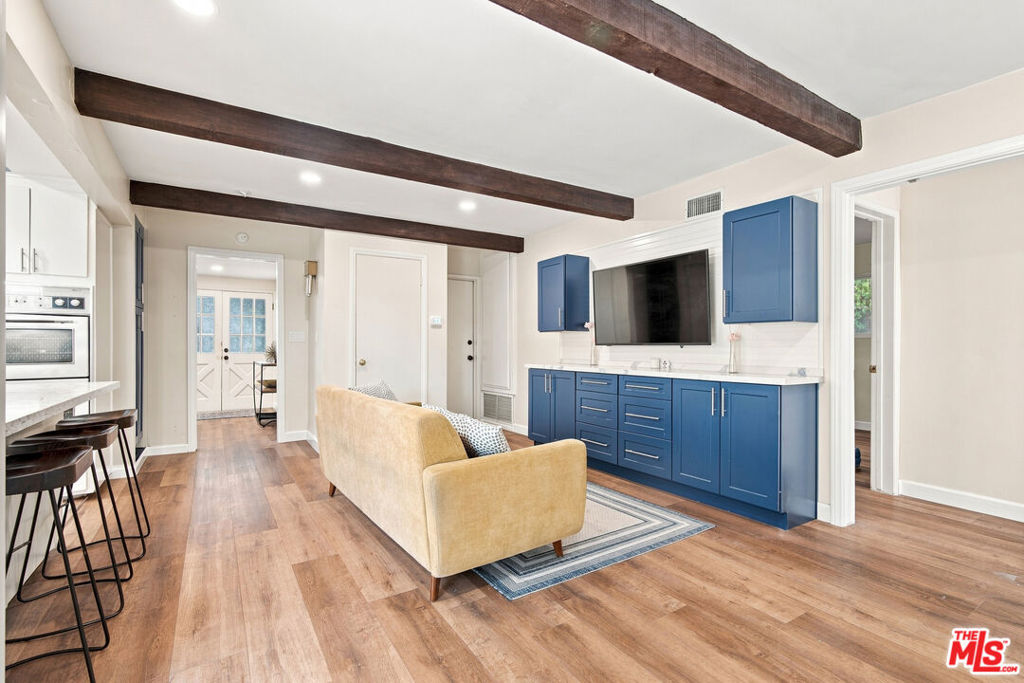 1873 Rosemount Avenue Property Photo 7
