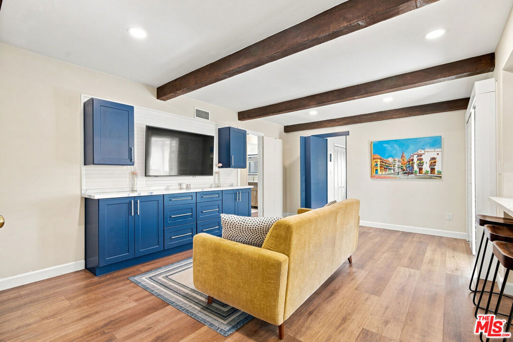1873 Rosemount Avenue Property Photo 9