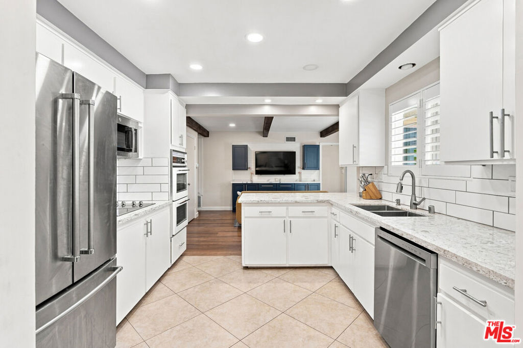1873 Rosemount Avenue Property Photo 18