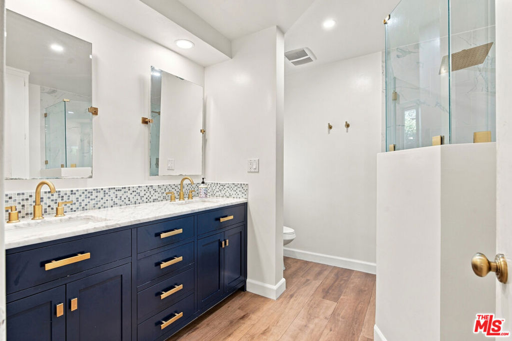 1873 Rosemount Avenue Property Photo 20