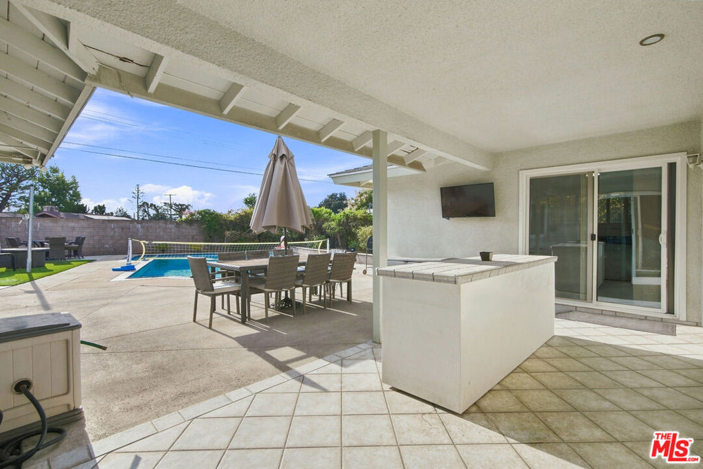 1873 Rosemount Avenue Property Photo 38