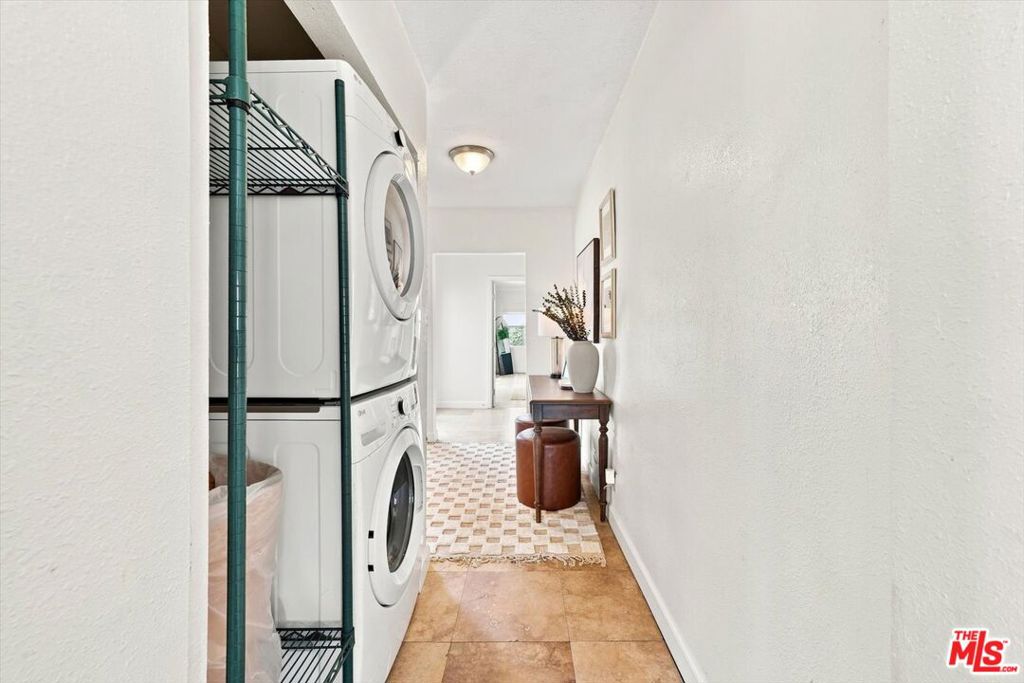 5345 S Victoria Avenue Property Photo 23