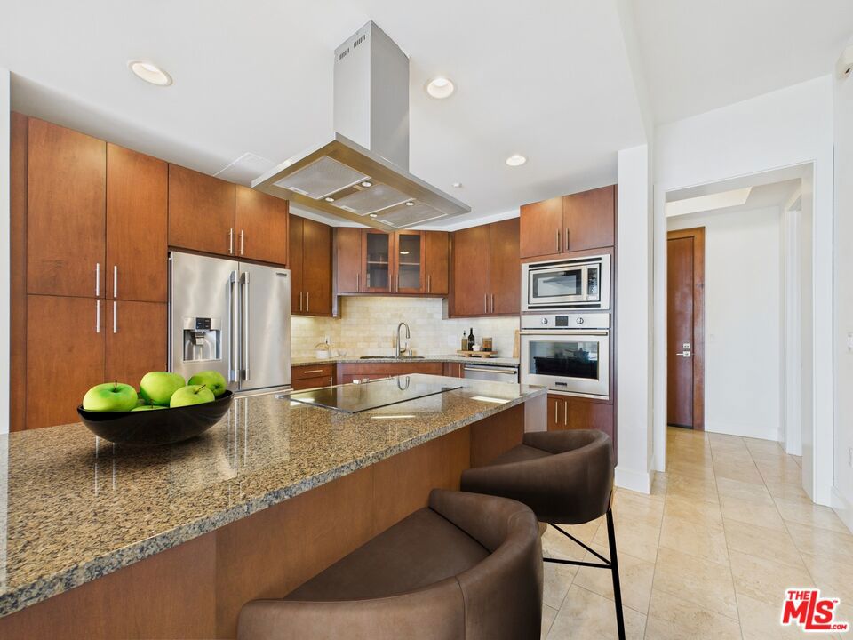 10700 Wilshire Boulevard 706 Property Photo 4