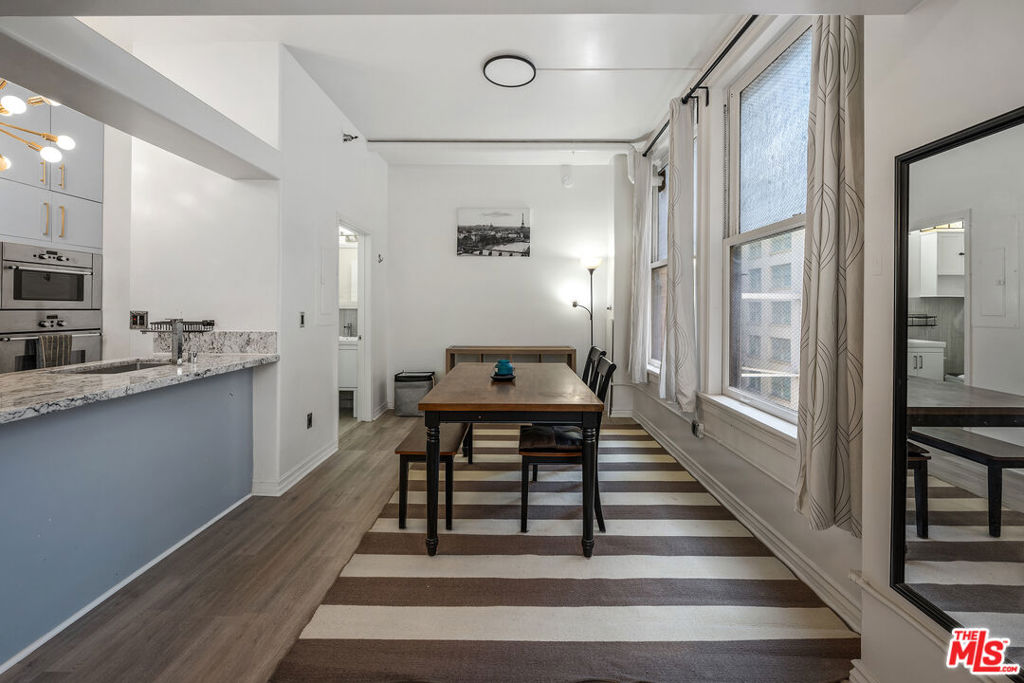 215 W 7th Street 803 Property Photo 4