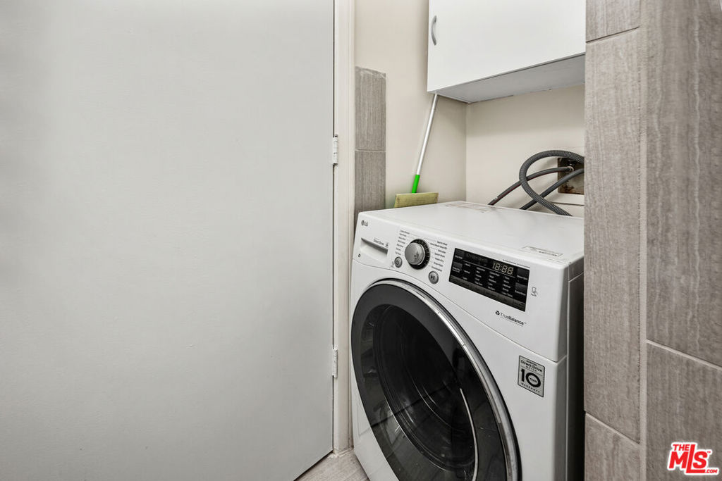 215 W 7th Street 803 Property Photo 16