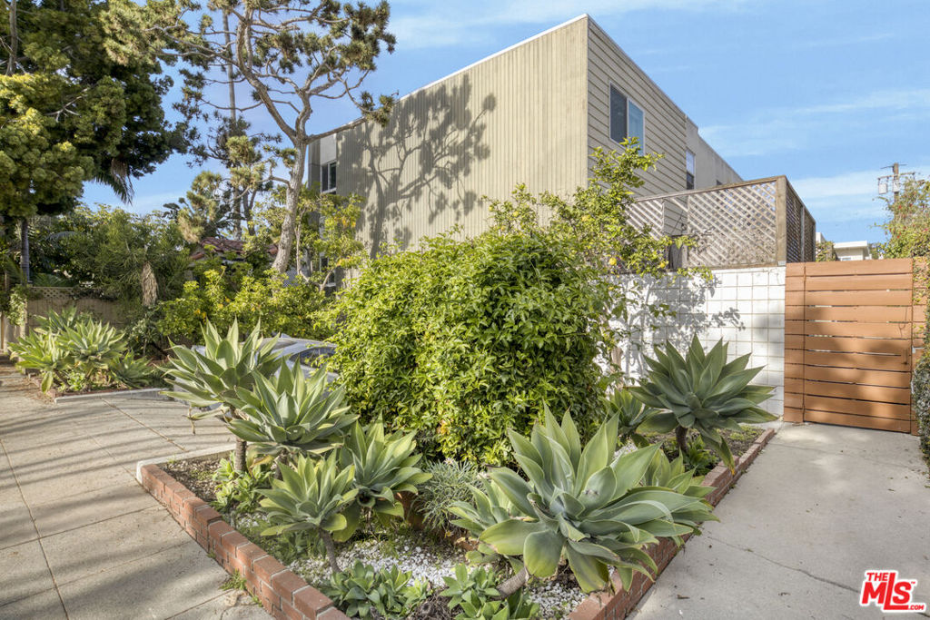 1507 Berkeley Street Property Photo 2