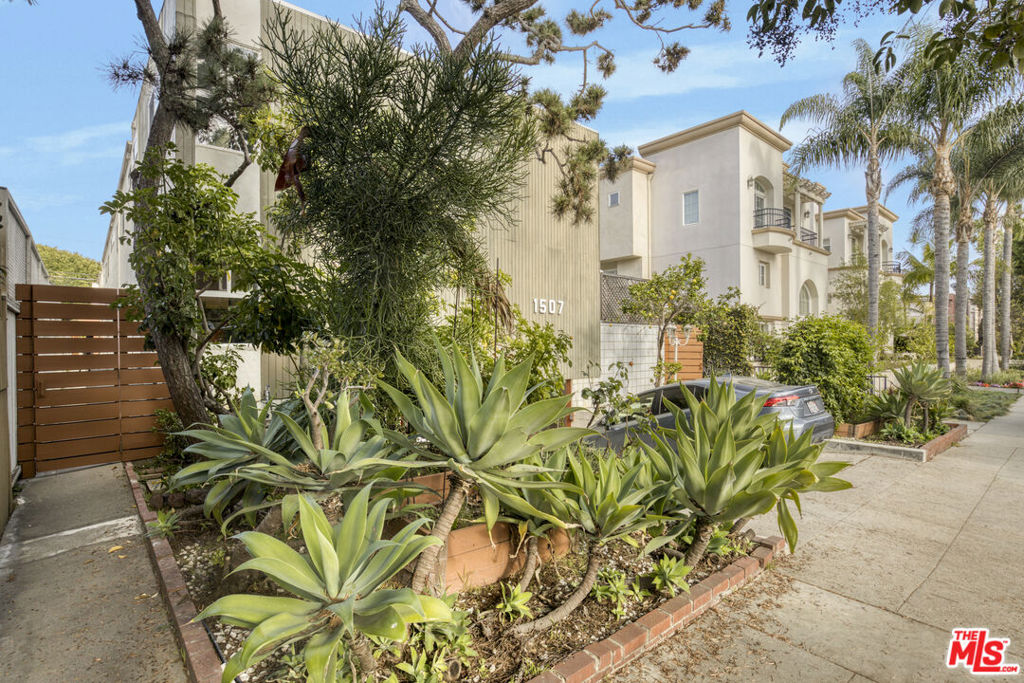 1507 Berkeley Street Property Photo 3