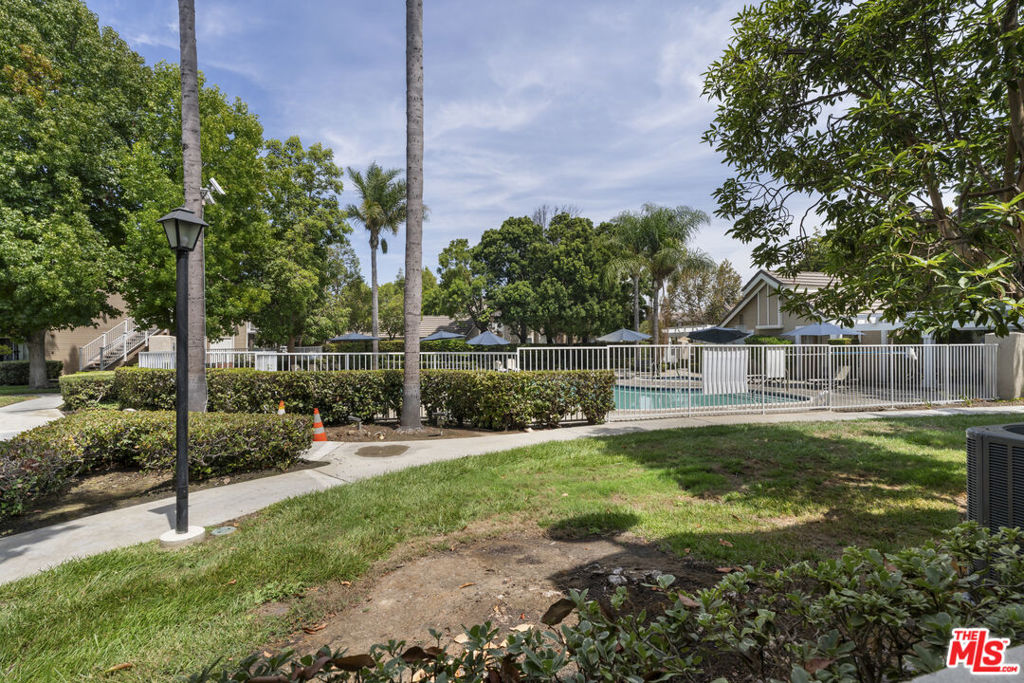 3863 Thorncroft Lane E Property Photo 16