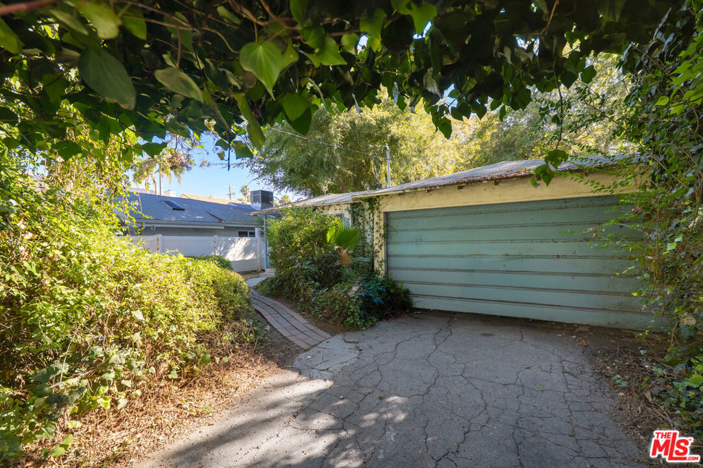 4480 Colbath Avenue Property Photo 1