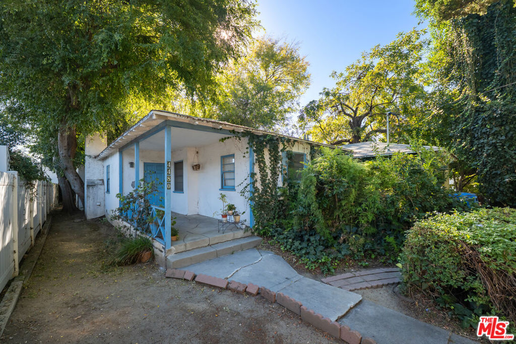 4480 Colbath Avenue Property Photo 4