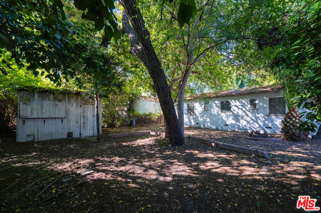 4480 Colbath Avenue Property Photo 7
